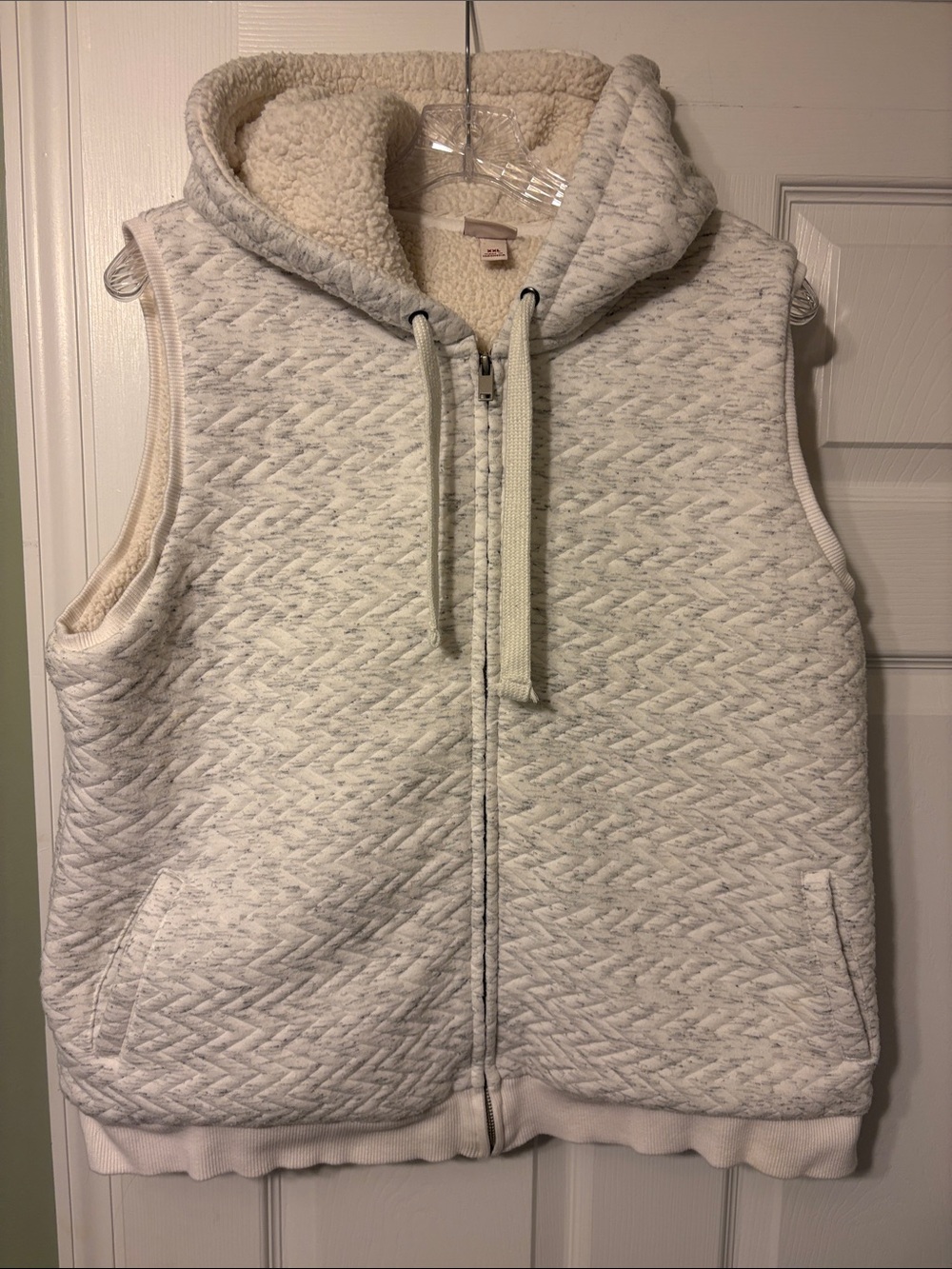 Merona womenโs off white Quilted Sherpa-Lined Hooded Vest